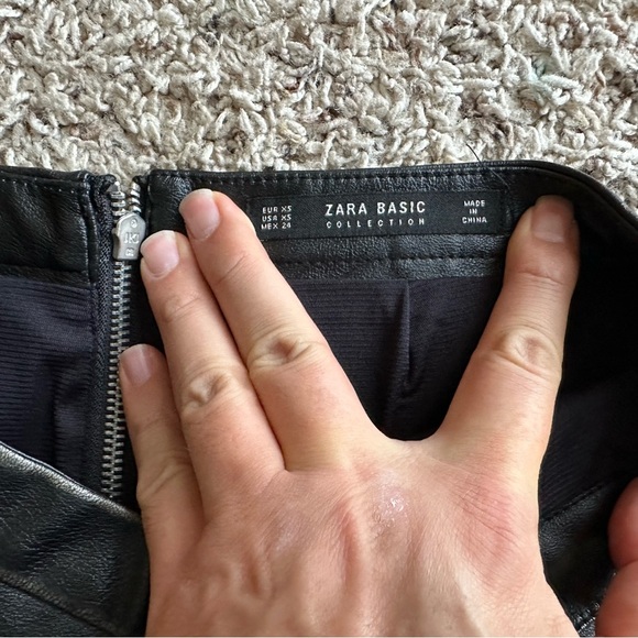 Zara Faux Women's Black Faux Leather Asymmetrical Skirt Size XS - Picture 7 of 11